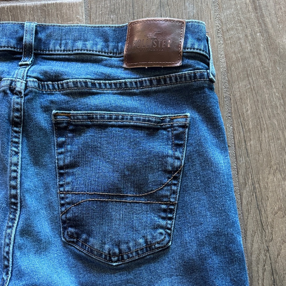 Hollister Men's Bootcut Jeans in Deep Blue